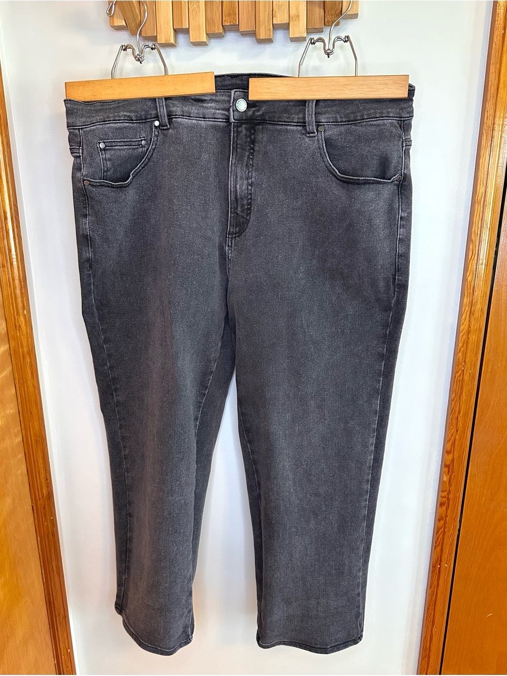 Universal Standard black wash straight leg jeans - 90s style - Size 18/20